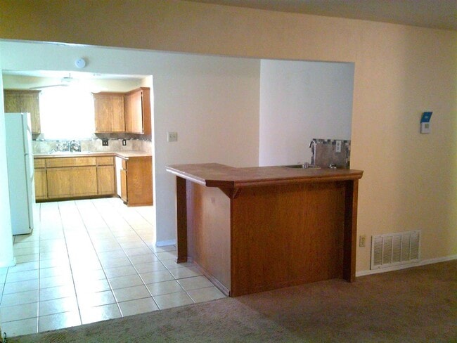 Building Photo - 6812 NW Willow Creek Dr