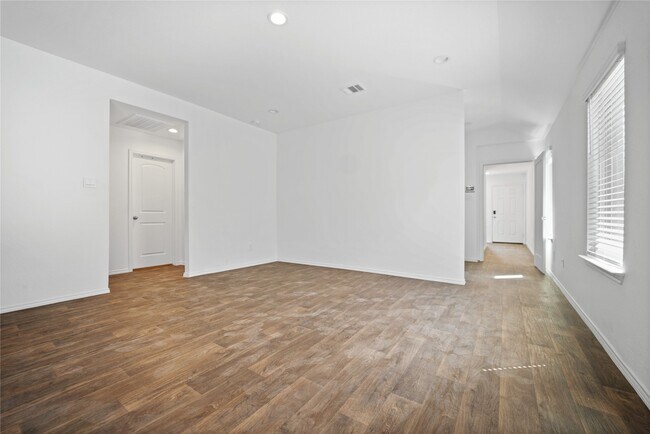 Building Photo - 14634 Cyn Pnes Ln