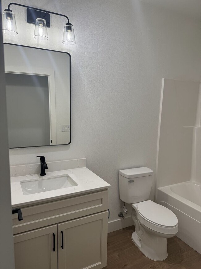 Building Photo - Newly built homes with City of Redding solar!