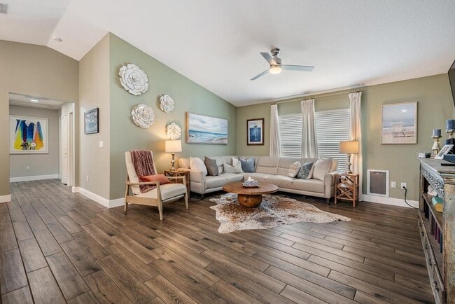 Building Photo - 106 1st Ave NE