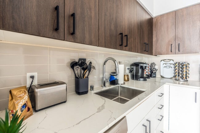 Building Photo - 320 Queen Anne Ave N