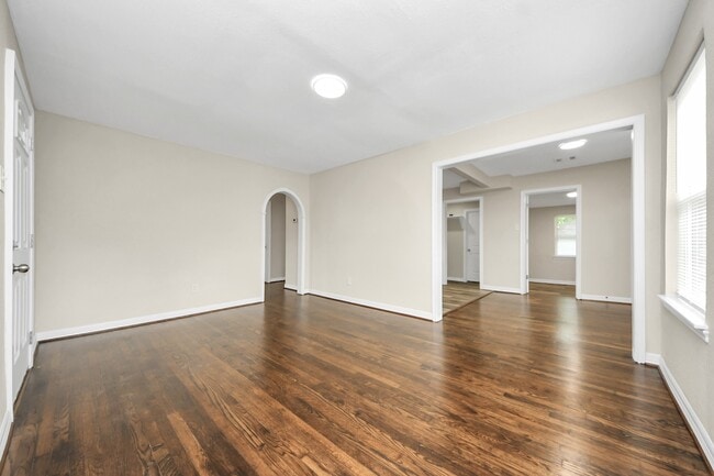 Building Photo - 608 Thomas Ave