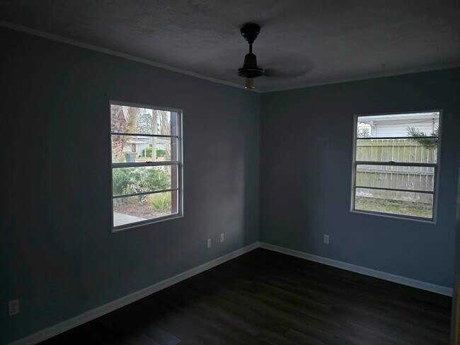 Bedroom - 123 Keystone Plz