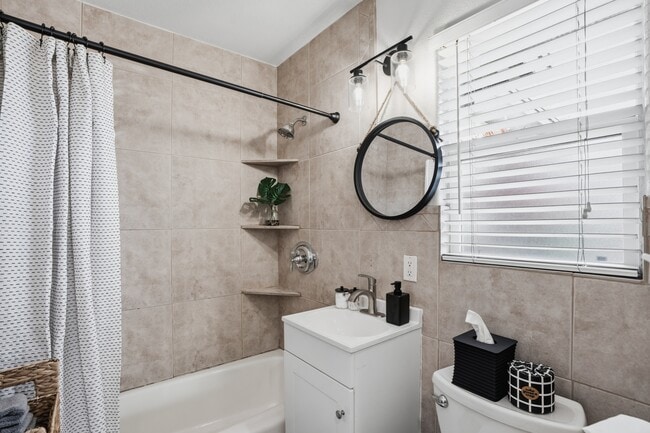 Building Photo - 2604 Juan St