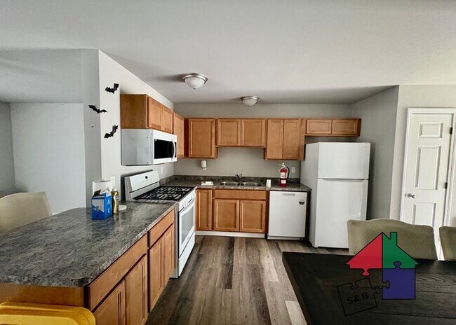 Building Photo - Room to Relax: 3BR/2.5BA Townhome in Milton