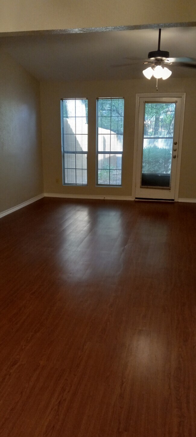 Building Photo - 3200 Foxboro Dr