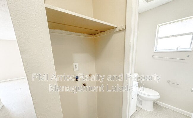 Building Photo - 3212 Crystal Hills Loop S