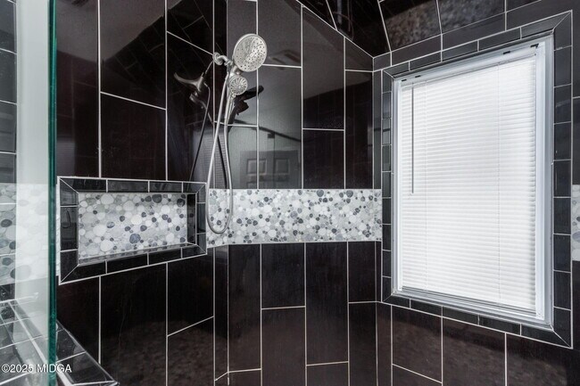 Building Photo - 108 Van Dyke Cove