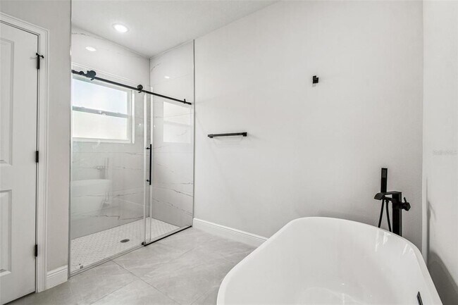 Building Photo - 13053 SW 36th Ct