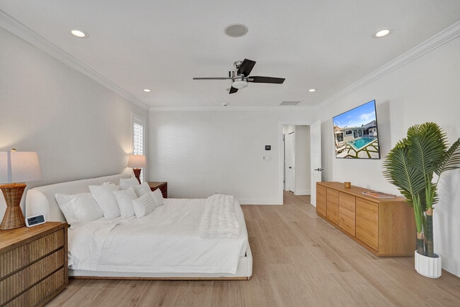 Building Photo - 885 Nafa Dr