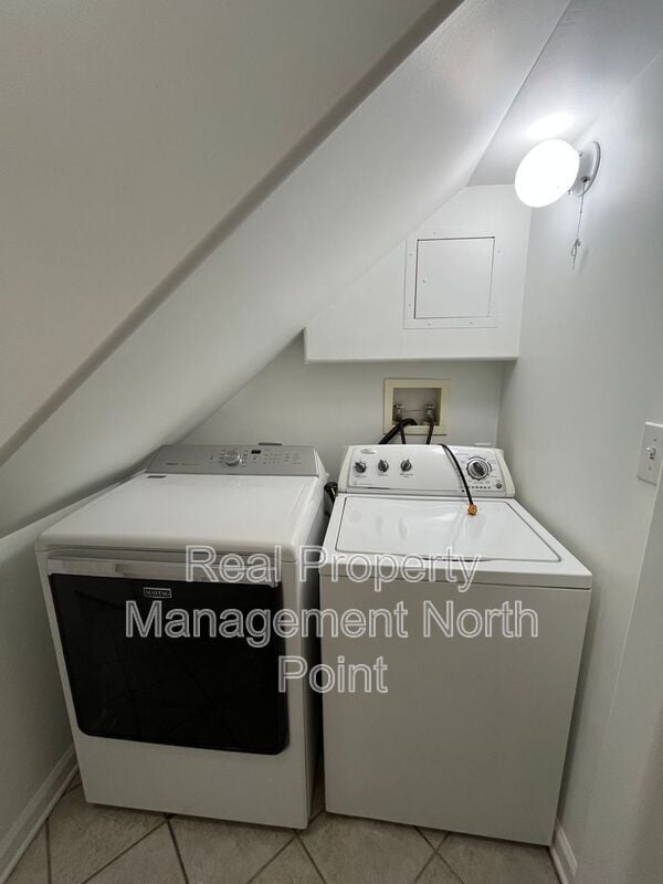 Building Photo - 889 Crew St SW