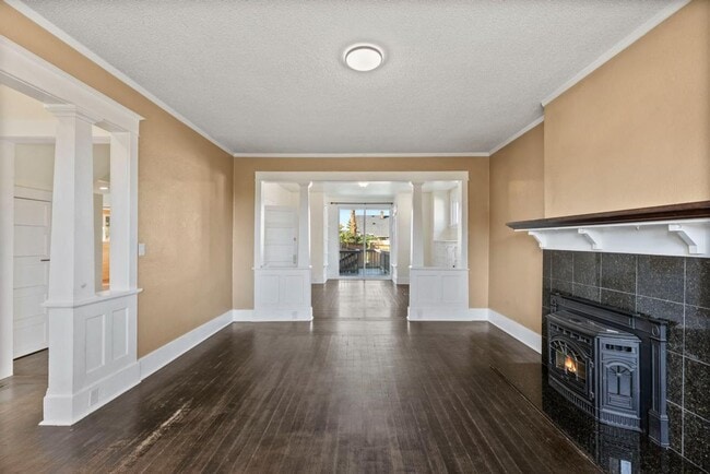 Building Photo - Spacious 3-Bed Tacoma Home w/ Office, A/C,...