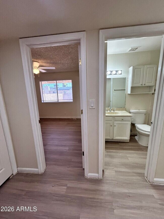Building Photo - 711 N Oracle Cir