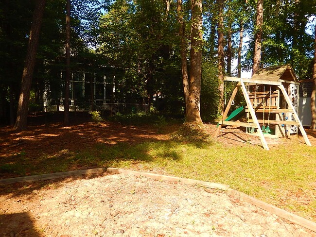 Building Photo - 3713 Sue Ellen Dr