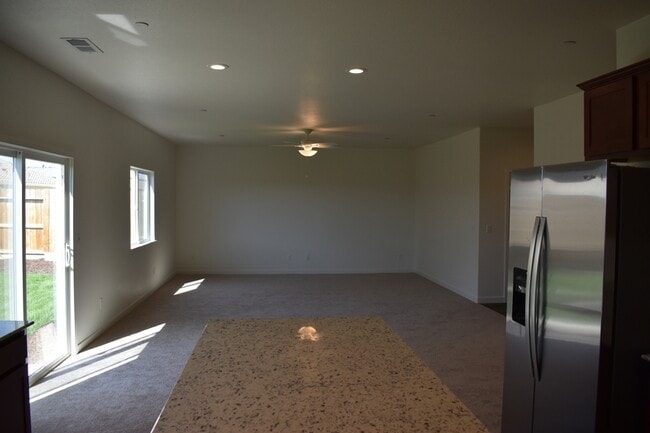 Building Photo - 855 Sophie Ct