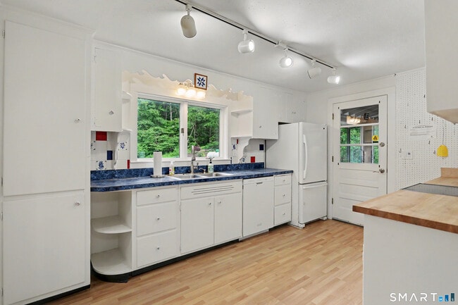 Building Photo - 26 Spruce Mountain Rd