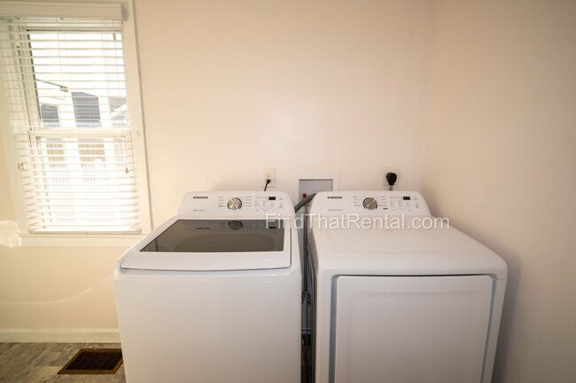 Building Photo - 805 Hamilton St