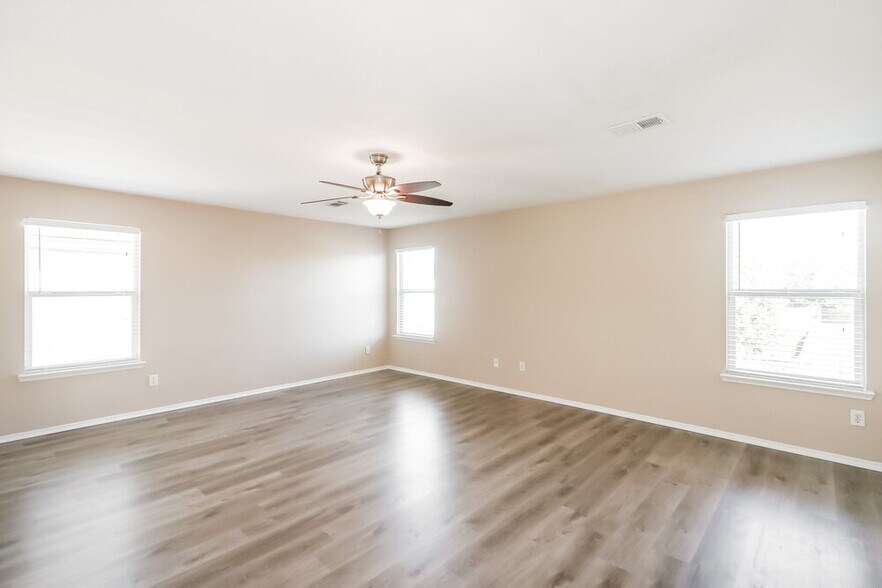 Building Photo - 16406 Chandler Ridge Ln