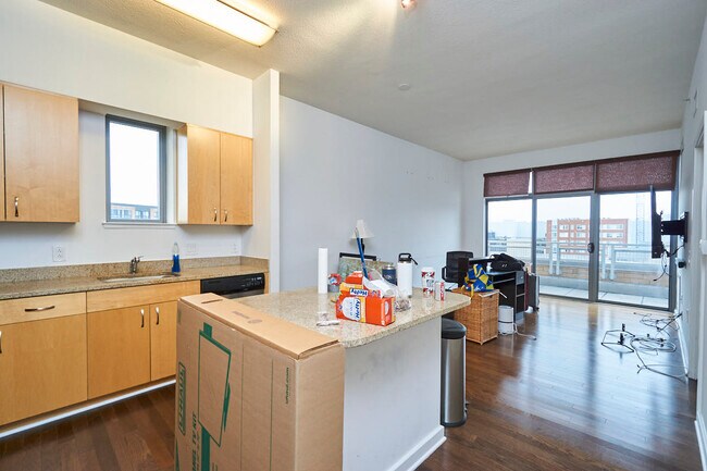 Building Photo - 475 K St NW