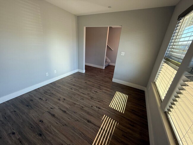 Building Photo - NEW PHOTOS! Two-level home located in Coff...
