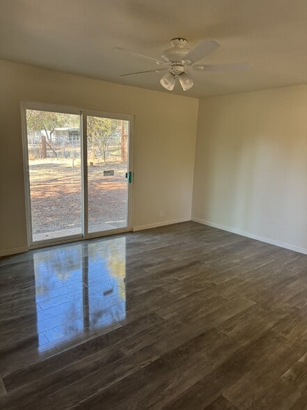 Living Room - 5132 Center Oak Rd