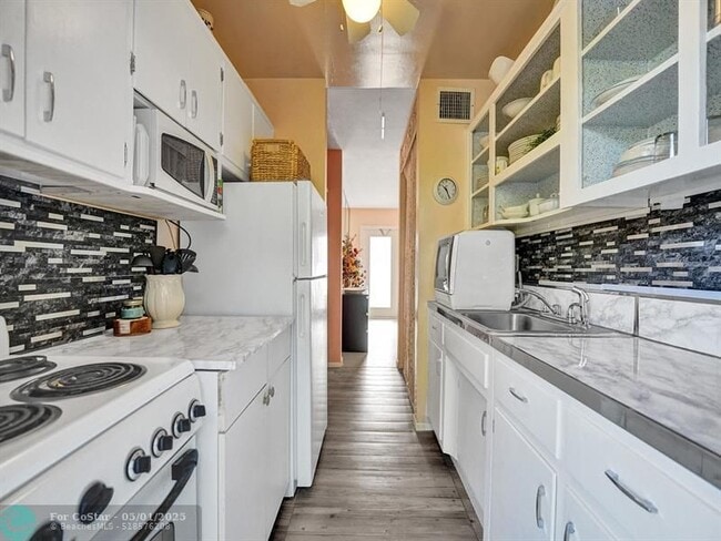 Building Photo - 1115 SE 14th Pl