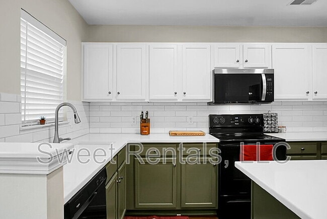 Building Photo - 124 Larkspur Dr