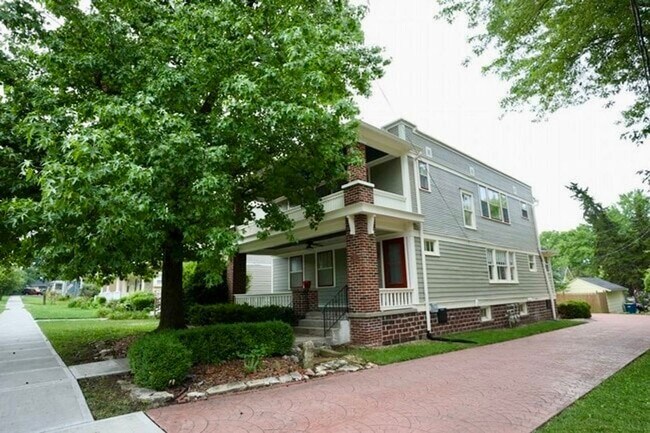 Building Photo - 347_ W_ FRANKLIN