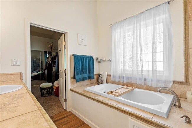 Building Photo - Stallion Springs Home!