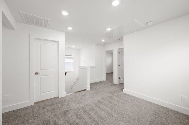 Building Photo - 3040 Poplar Farms Dr