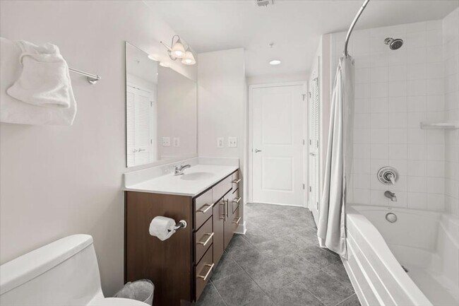 Building Photo - 1405 S Fern St