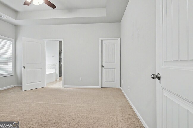 Building Photo - 270 S Ridge