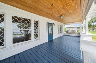 Building Photo - Historice Home on the Indian River