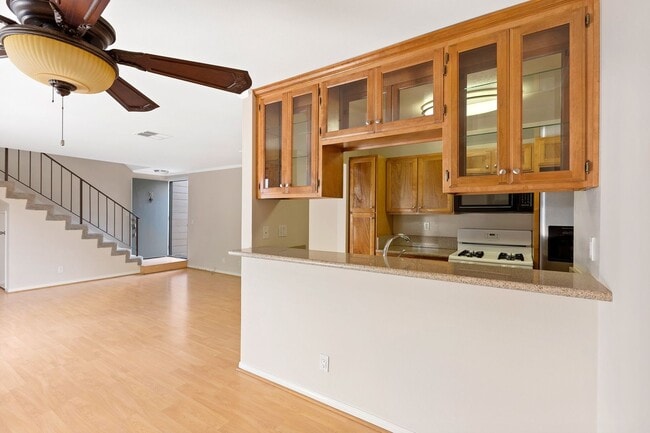Building Photo - Excellent 1 Br 1Ba with Den in a Well Kept...
