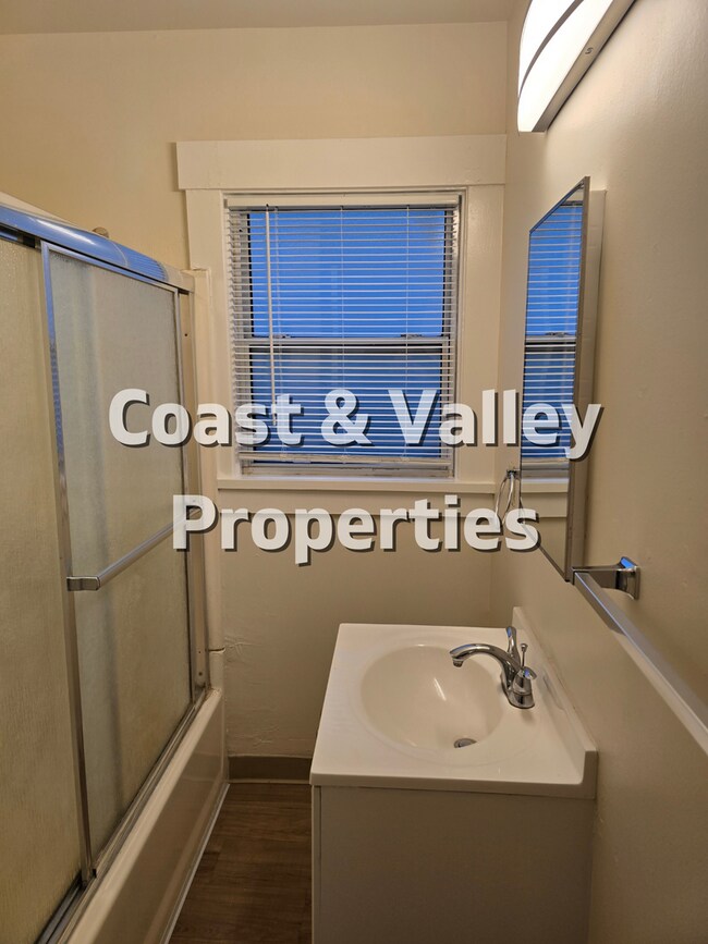 Building Photo - 120-122 N. Mildred Avenue, King City, CA 93930