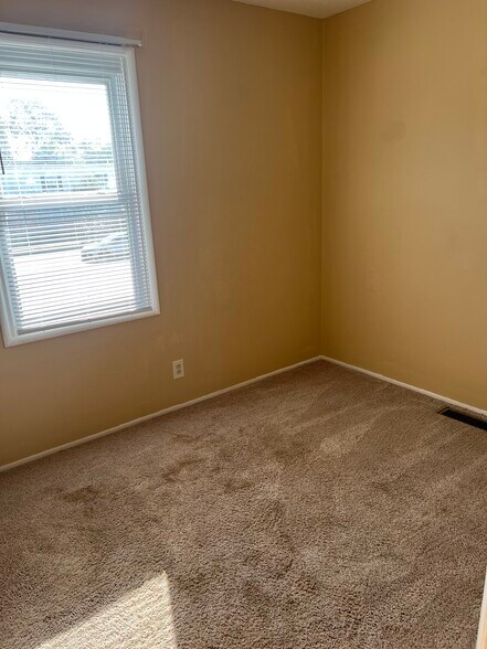 Bdrm - 1025 N Main St