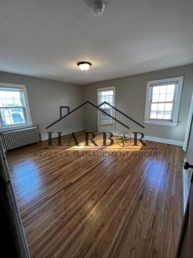 Building Photo - 1st Avenue SW Duplex