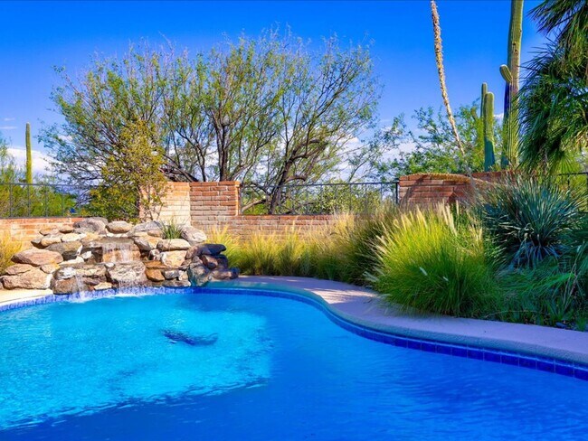 Building Photo - Enjoy stunning Catalina Mountain views fro...