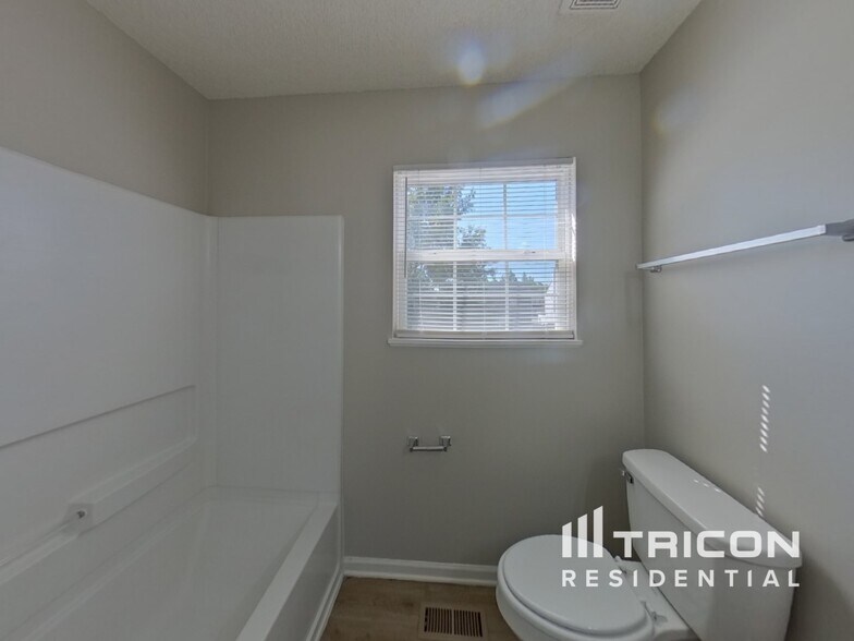 Building Photo - 741 Elderberry Ln