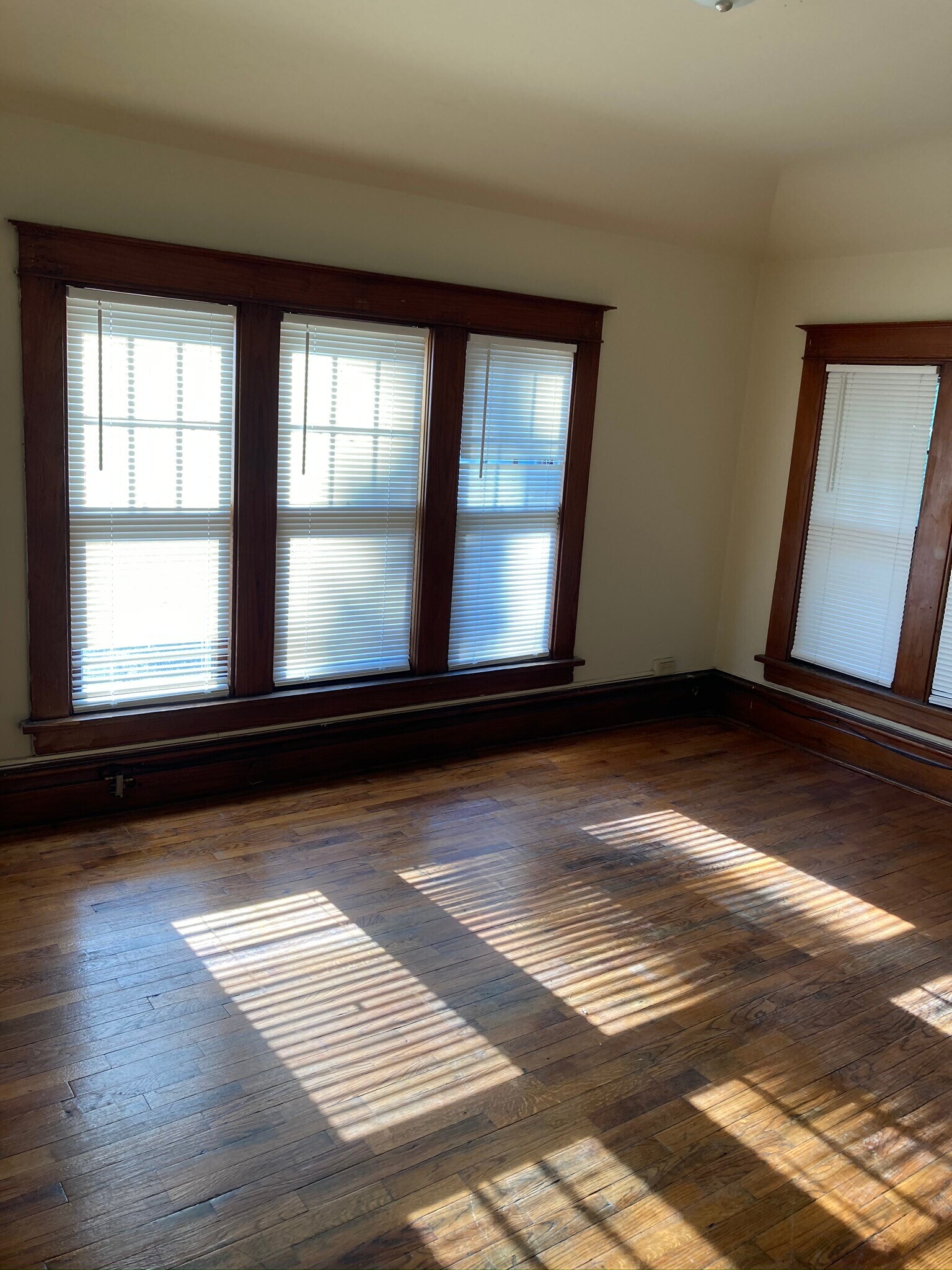 Building Photo - 817 W Vine St