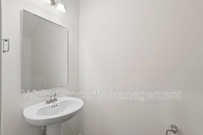 Building Photo - 745 Lock Haven Dr NW