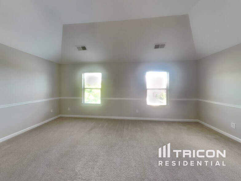 Building Photo - 409 Akers Dr