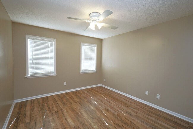 Building Photo - 4349 Summerlin Dr