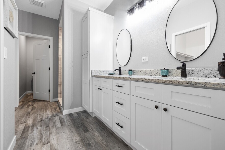 Building Photo - 1310 Daisy Dr