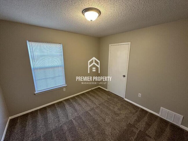 Building Photo - 6313 Leamont Dr