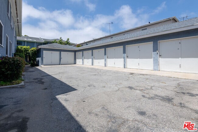 Building Photo - 1133 26th St