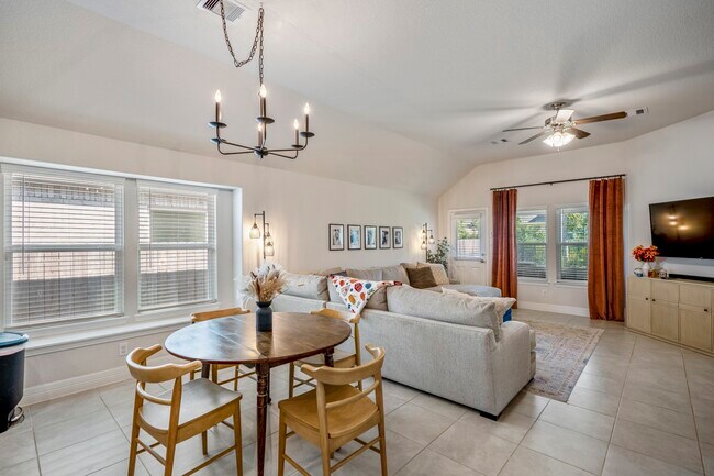 Building Photo - 40527 Goldeneye Pl