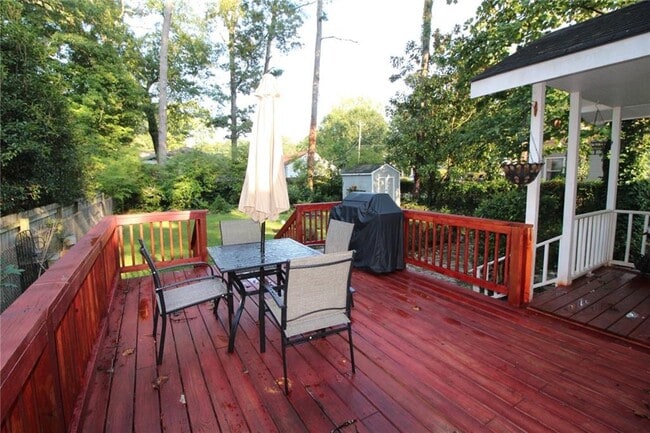 Building Photo - 936 East Lake Dr