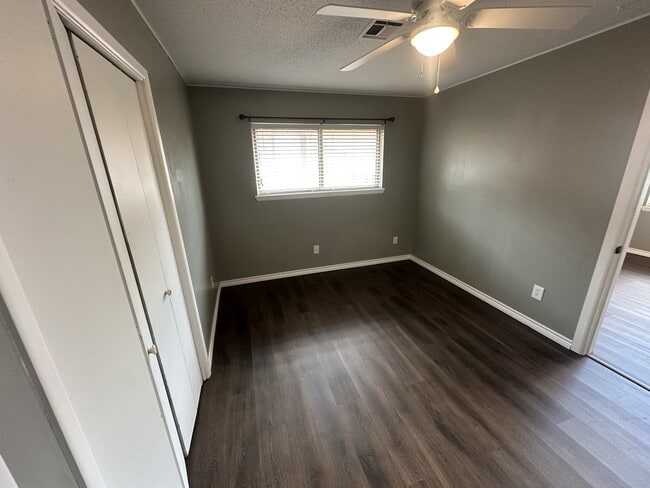 Building Photo - 137 E Jarman Dr