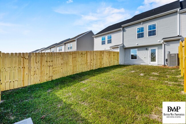 Building Photo - 1050 Astoria Dr